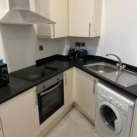 Modern 1 Bed Apartment In Salford Manchester Esterno foto