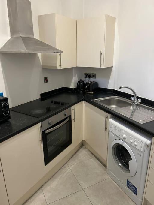 Modern 1 Bed Apartment In Salford Manchester Esterno foto